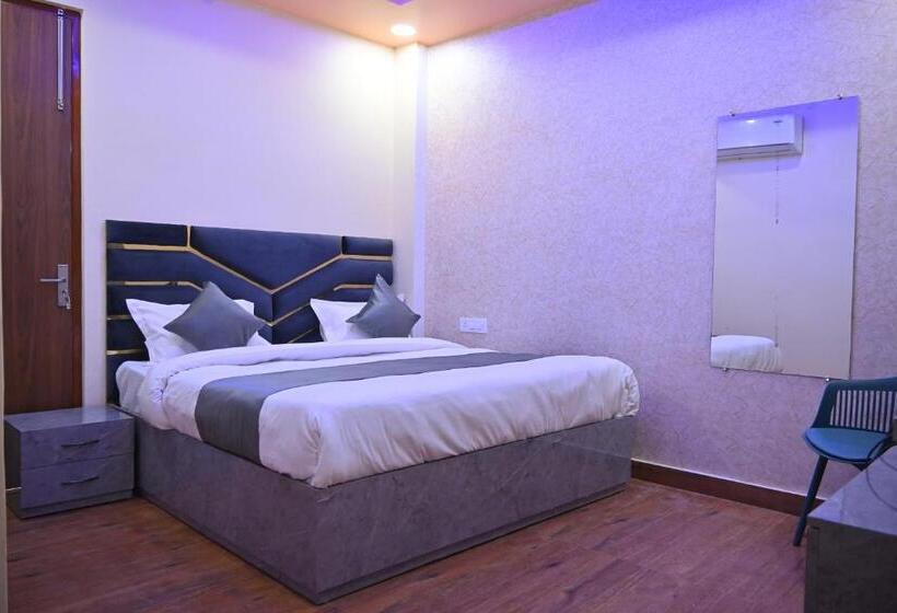 Отель Raas Plaza