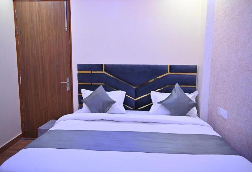 Отель Raas Plaza