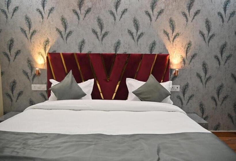 Отель Raas Plaza