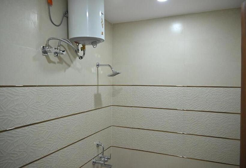 Отель Raas Plaza