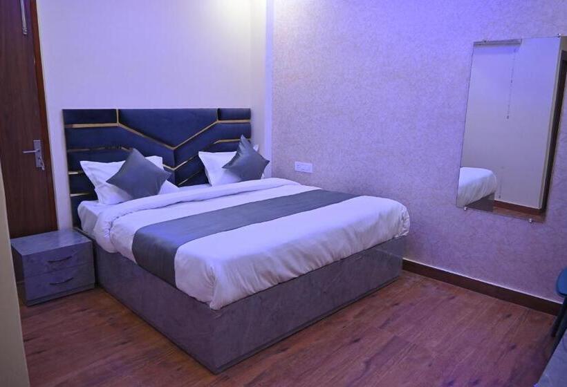 Отель Raas Plaza