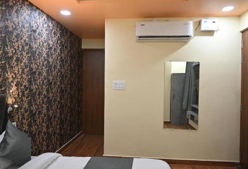 Отель Raas Plaza