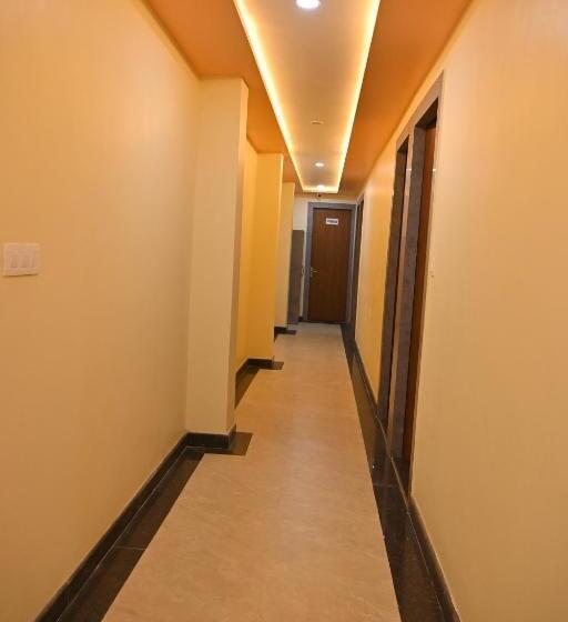 Отель Raas Plaza