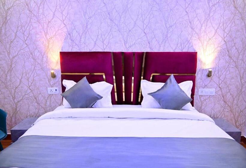 Отель Raas Plaza