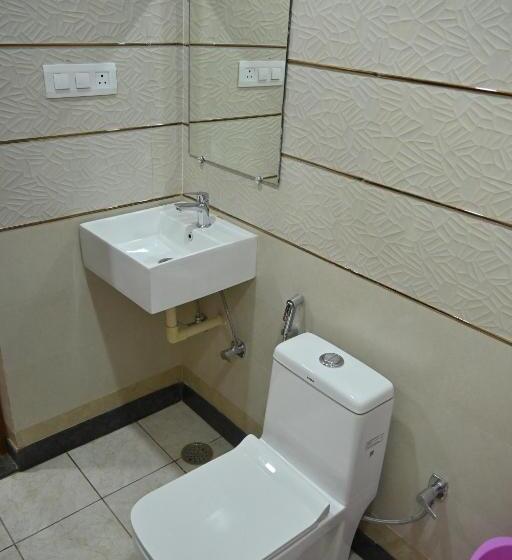 Отель Raas Plaza