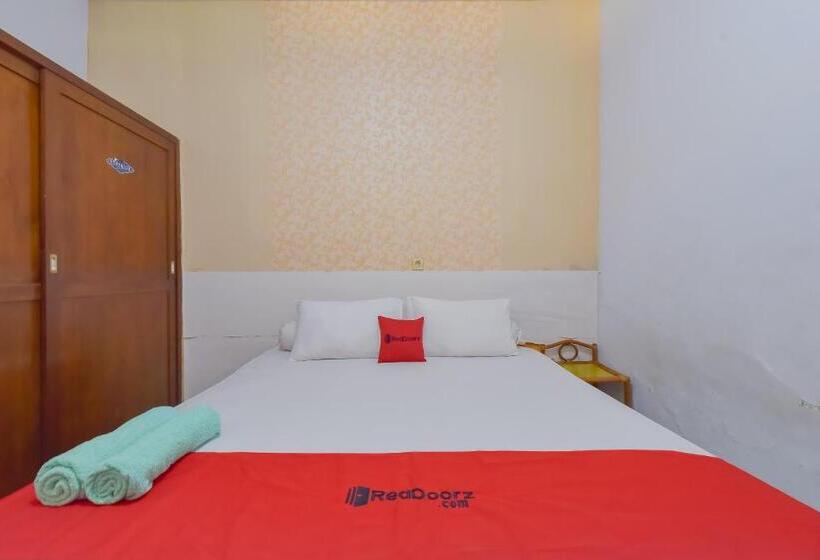 Otel Reddoorz At House Of Dirga Cisarua Puncak