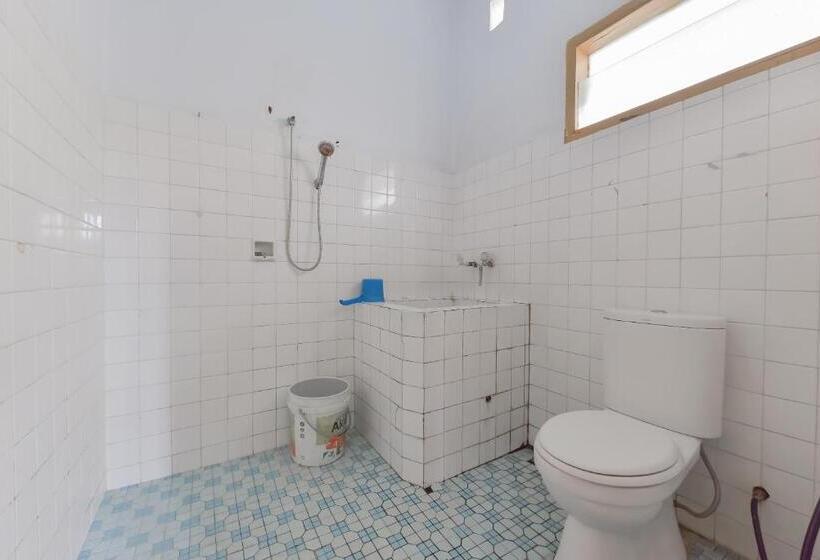 Otel Reddoorz At House Of Dirga Cisarua Puncak