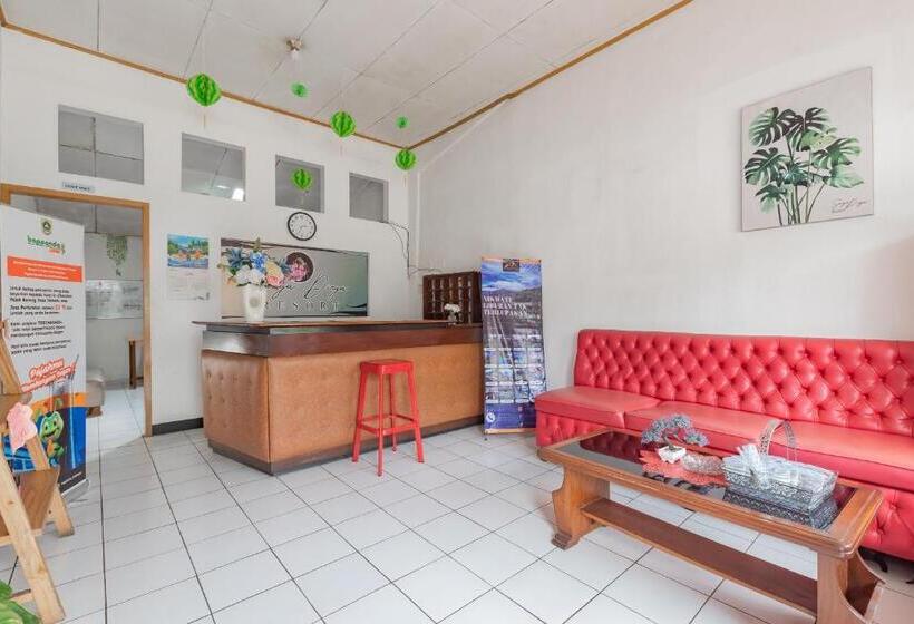 Otel Reddoorz At House Of Dirga Cisarua Puncak