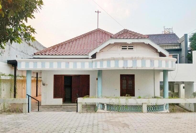 酒店 Reddoorz Near Alun Alun Kembangjoyo Pati