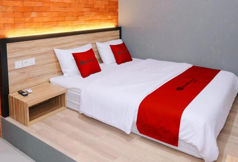 酒店 Reddoorz Near Alun Alun Kembangjoyo Pati