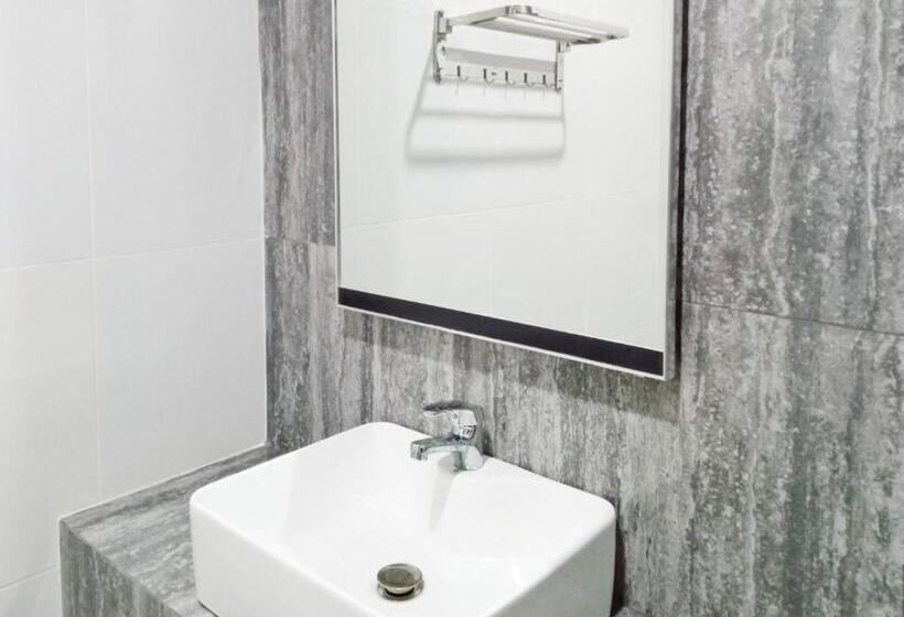 酒店 Reddoorz Near Alun Alun Kembangjoyo Pati