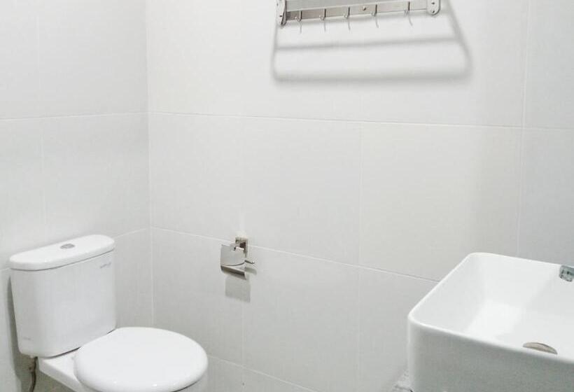 酒店 Reddoorz Near Alun Alun Kembangjoyo Pati