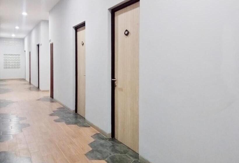 酒店 Reddoorz Near Alun Alun Kembangjoyo Pati