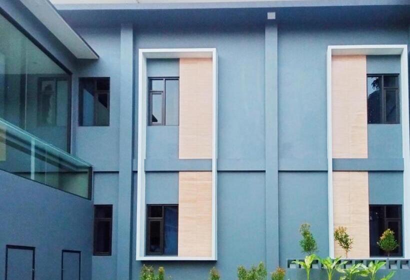 酒店 Reddoorz Near Alun Alun Kembangjoyo Pati