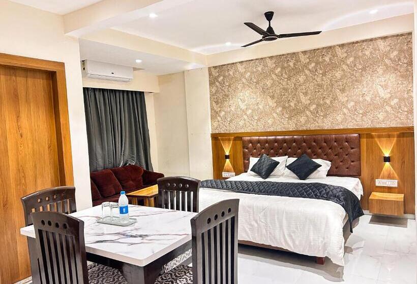 Hotel Ruby Loadging & Boarding