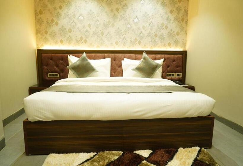 Отель Stay Well Zirakpur