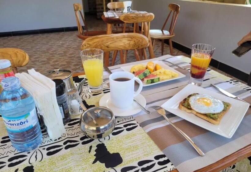 هتل Stevalyn S Ridge View Lodge