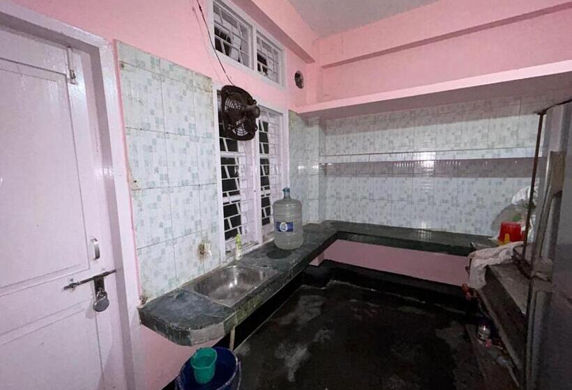 International Backpackers Hostel Guwahati