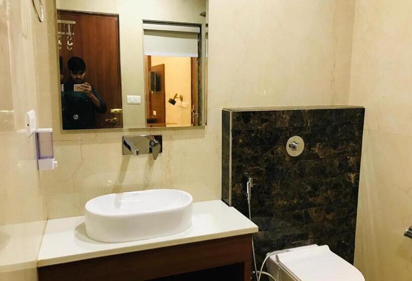 Marks Hotel & Banquet