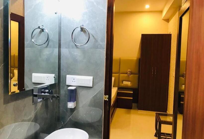 Marks Hotel & Banquet