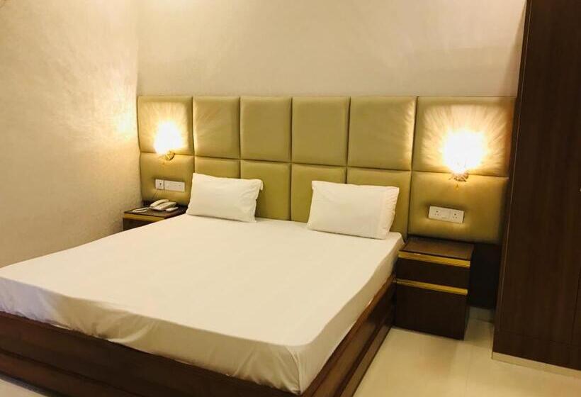 Marks Hotel & Banquet