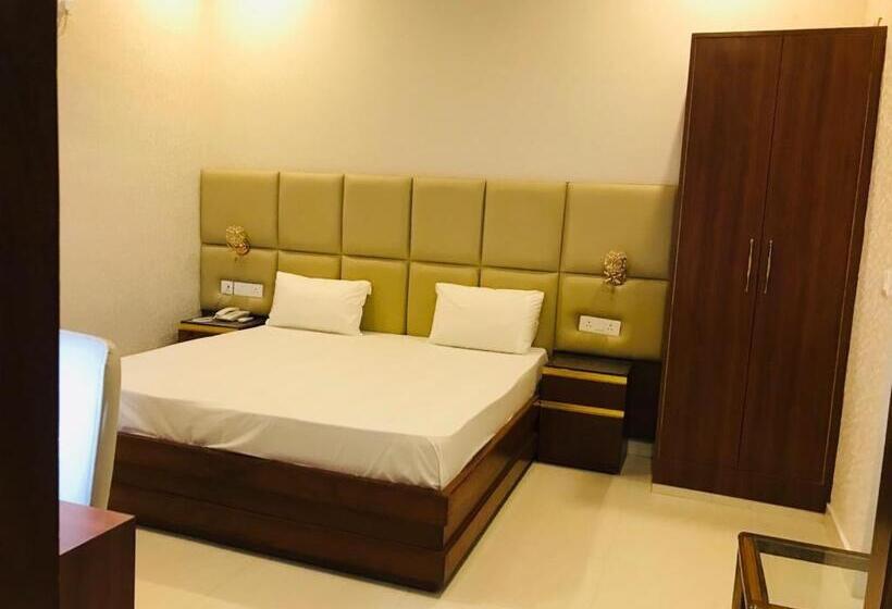 Marks Hotel & Banquet