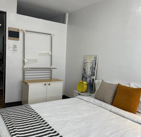 Minimalist 1br Condo Unit In Imus With Wifi And Balcony