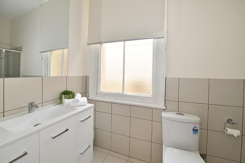 Pension 206dr2 & 3   Large Rooms In Carlton 2br Apt! Ac, Smart Tv, Pkg!