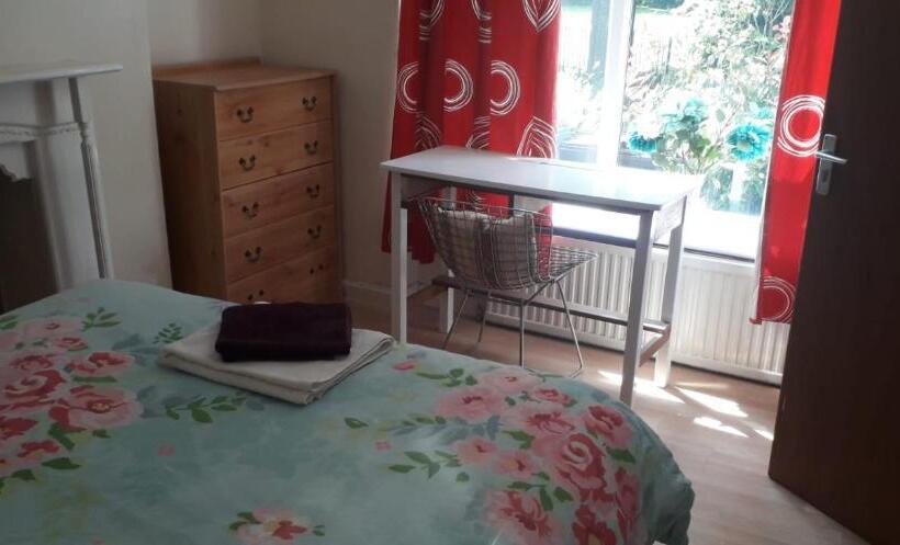 פנסיון Bright Home Guest House