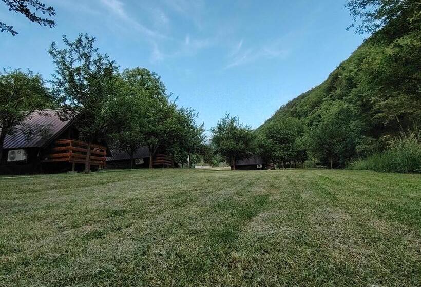 پانسیون Brvnara Pojata Bungalovi