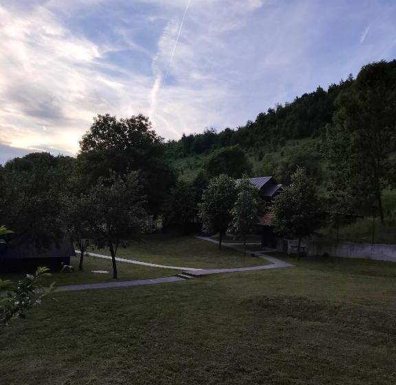 پانسیون Brvnara Pojata Bungalovi