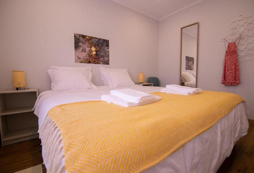 پانسیون Casa Das Flores