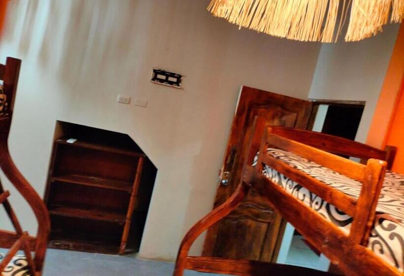 بنسيون Casa Hostal I Love Montañita