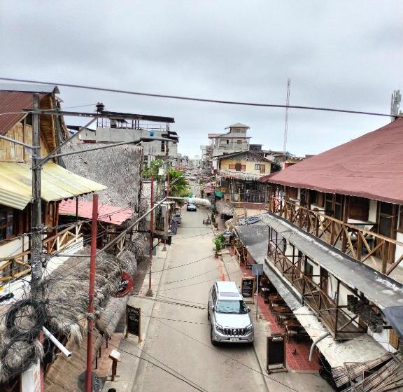 بنسيون Casa Hostal I Love Montañita