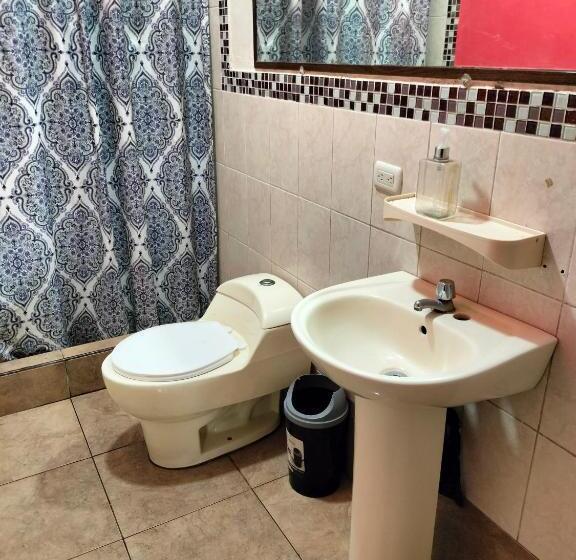 بنسيون Casa Hostal I Love Montañita