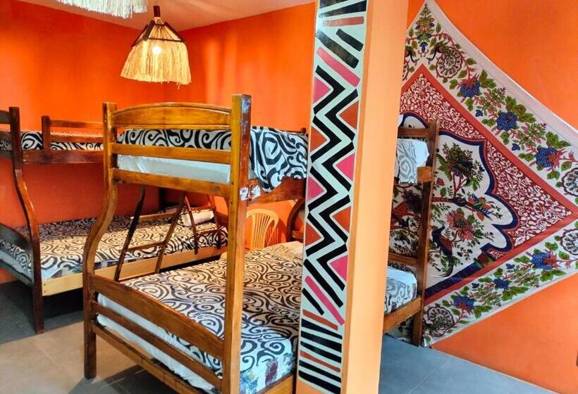 بنسيون Casa Hostal I Love Montañita