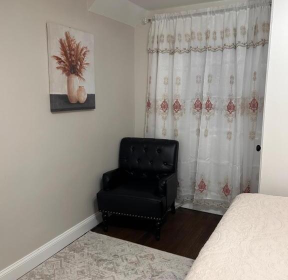 膳宿费 Cozy Multi Level House Private Level A, Irvington Nj