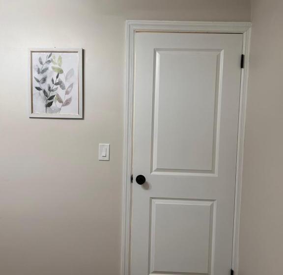 膳宿费 Cozy Multi Level House Private Level A, Irvington Nj