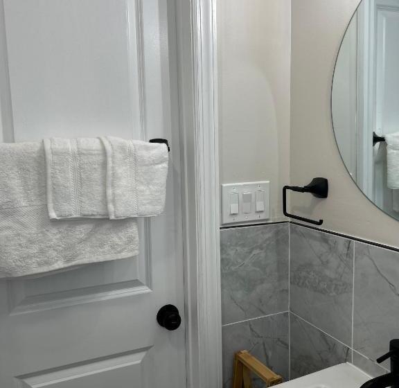 膳宿费 Cozy Multi Level House Private Level A, Irvington Nj