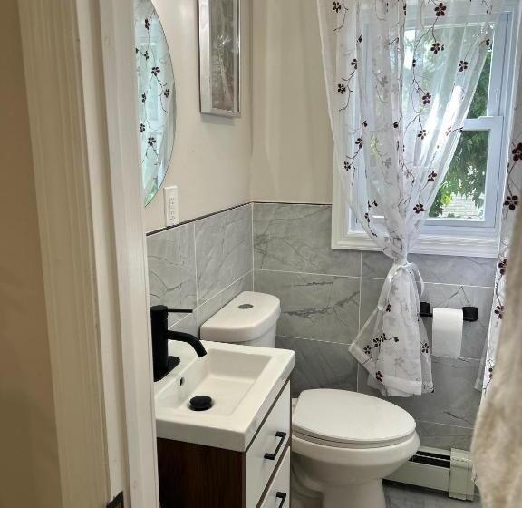 膳宿费 Cozy Multi Level House Private Level A, Irvington Nj