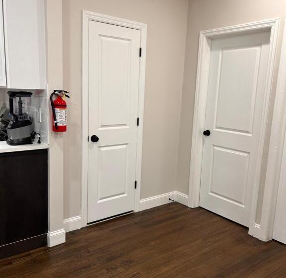 膳宿费 Cozy Multi Level House Private Level A, Irvington Nj