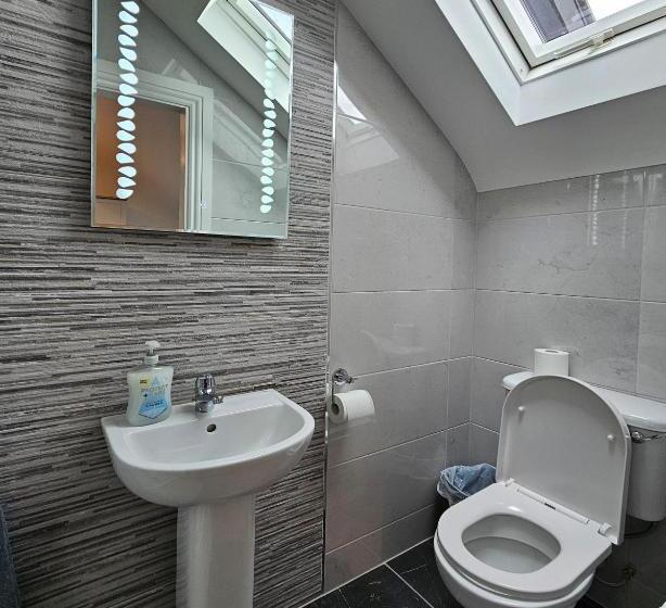 Пансион Dromod Suites