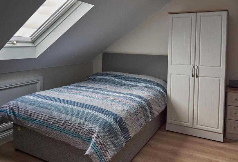 Пансион Dromod Suites