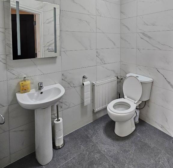 Пансион Dromod Suites