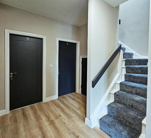 Пансион Dromod Suites