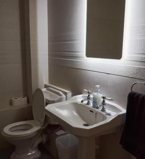 Пансион Dromod Suites