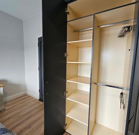 Пансион Dromod Suites