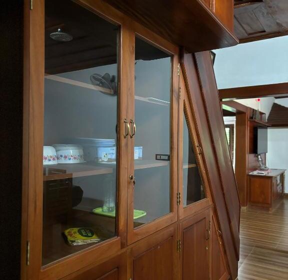 פנסיון Estate Stay