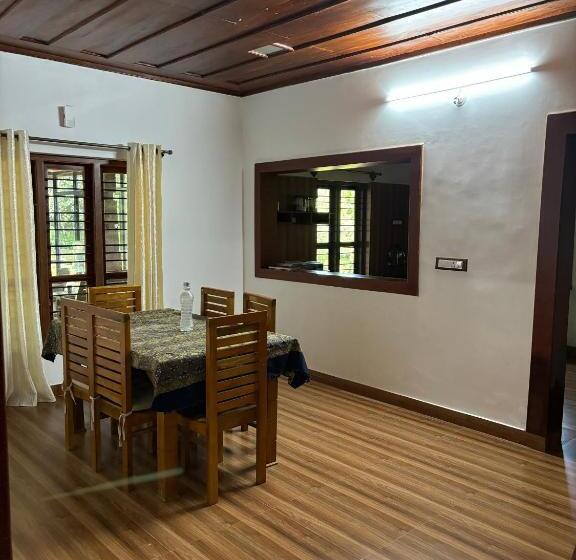 פנסיון Estate Stay