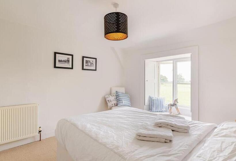 펜션 Furzen Farmhouse